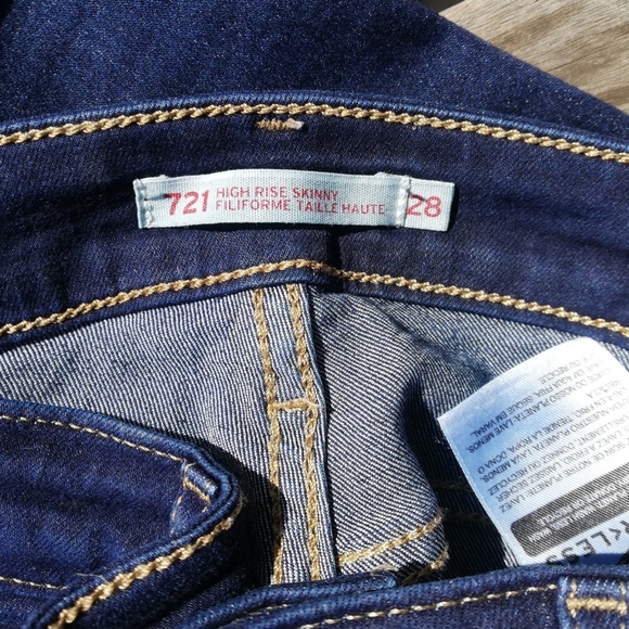 Levi's - Picture 3 of 5